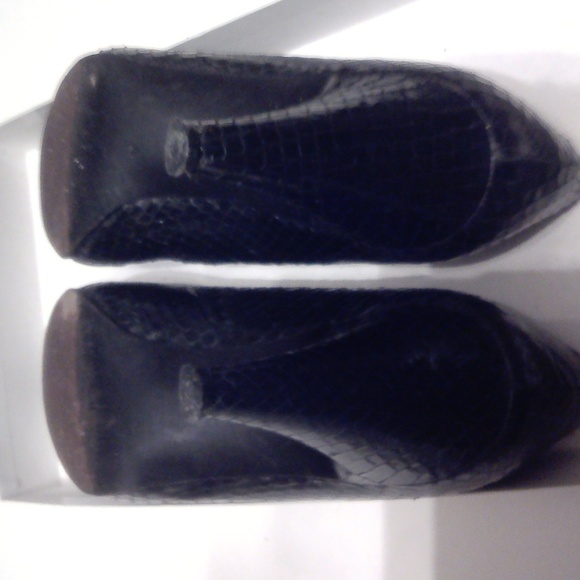 WOMEN'S VINTAGE BLACK SNAKE SKIN HEELED SHOES - Picture 7 of 7